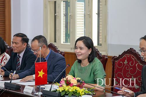 Thứ trưởng Bộ VHTTDL Việt Nam, bà Trịnh Thị Thủy phát biểu tại buổi hội đàm